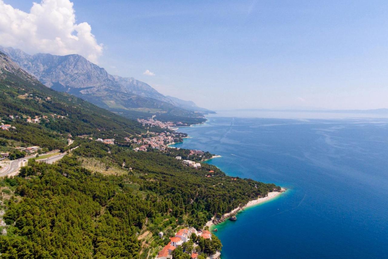 Apartments By The Sea Brela, Makarska - 18356 מראה חיצוני תמונה