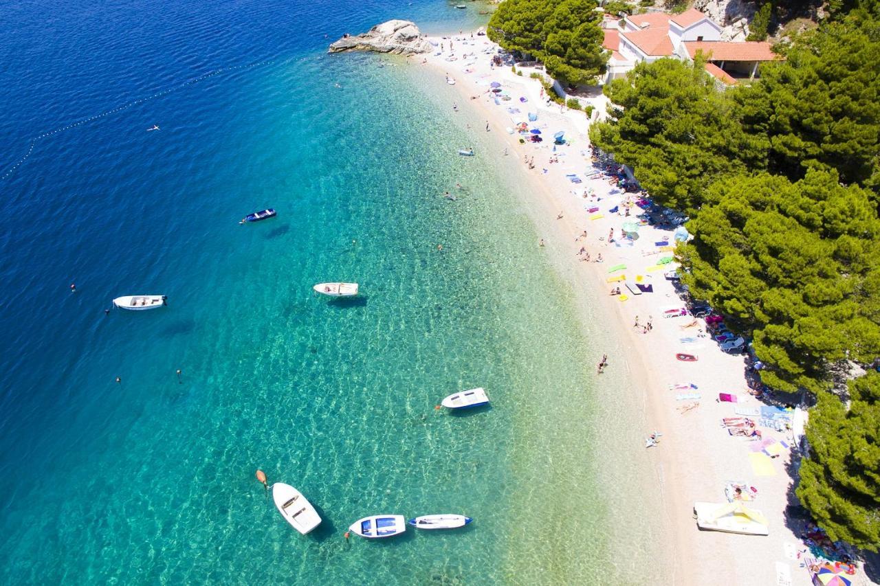 Apartments By The Sea Brela, Makarska - 18356 מראה חיצוני תמונה