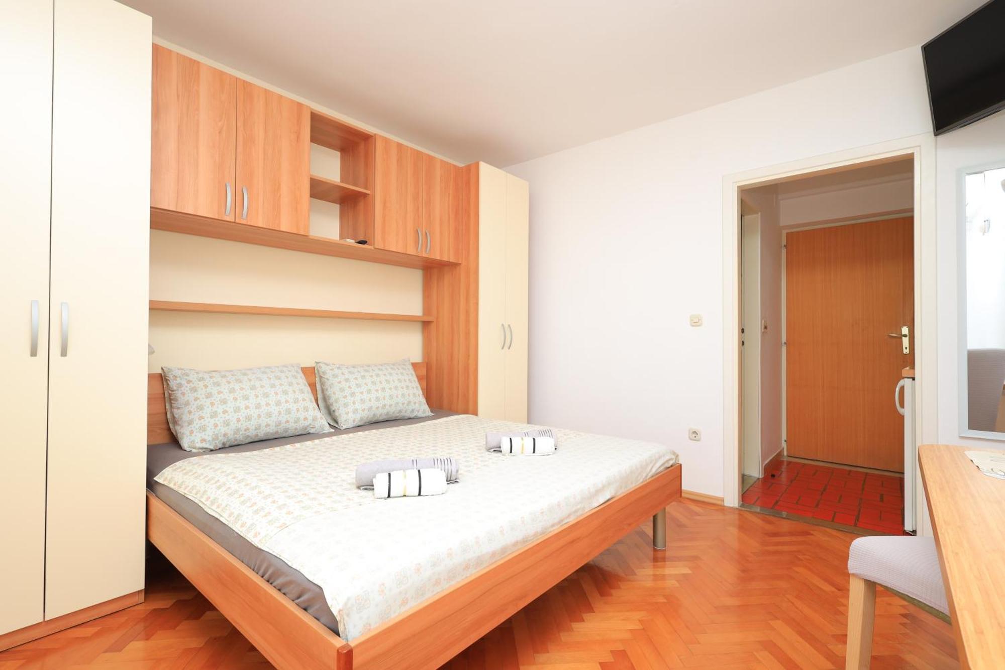 Apartments By The Sea Brela, Makarska - 18356 חדר תמונה