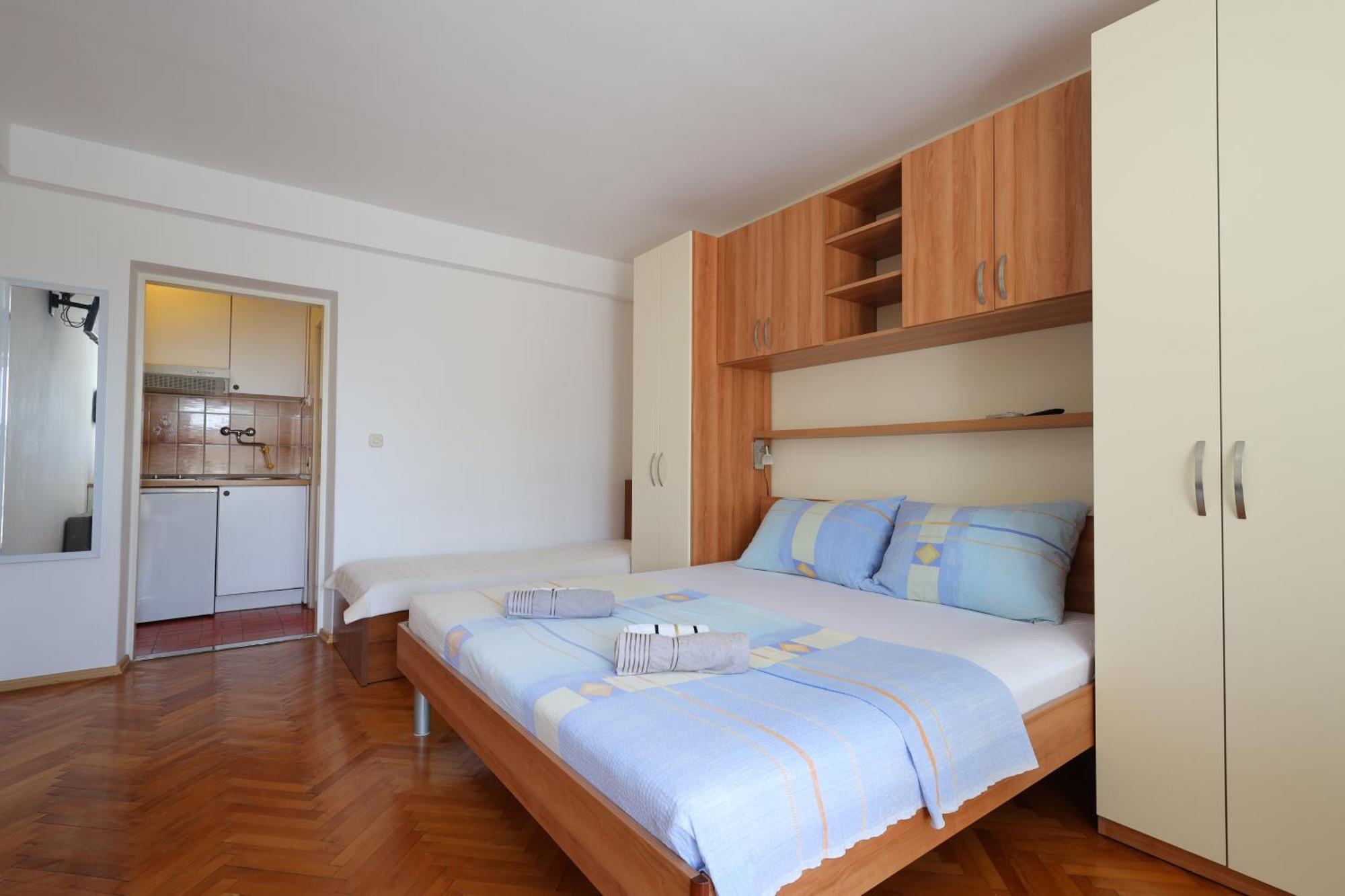 Apartments By The Sea Brela, Makarska - 18356 חדר תמונה