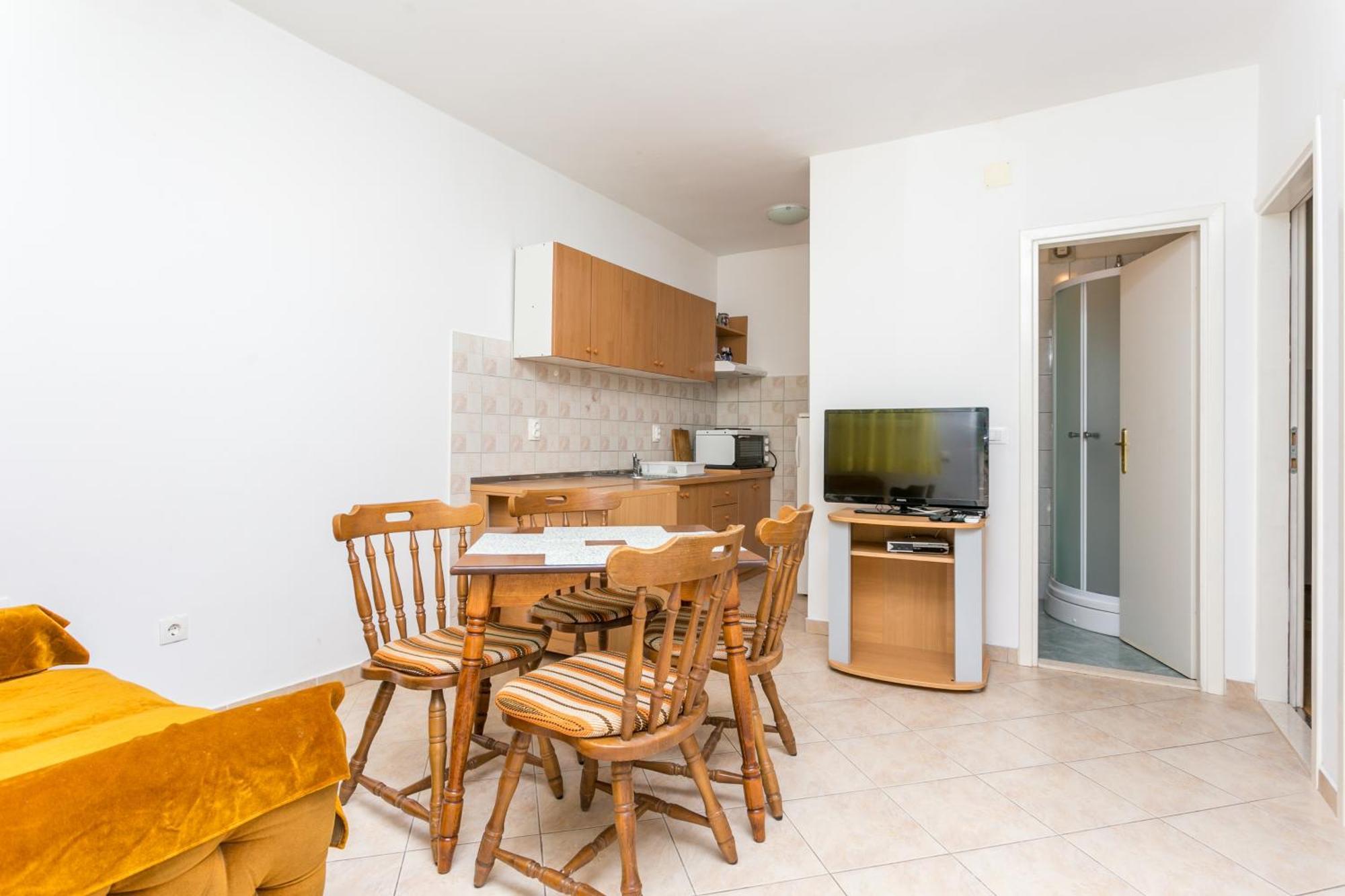 Apartments By The Sea Brela, Makarska - 18356 חדר תמונה