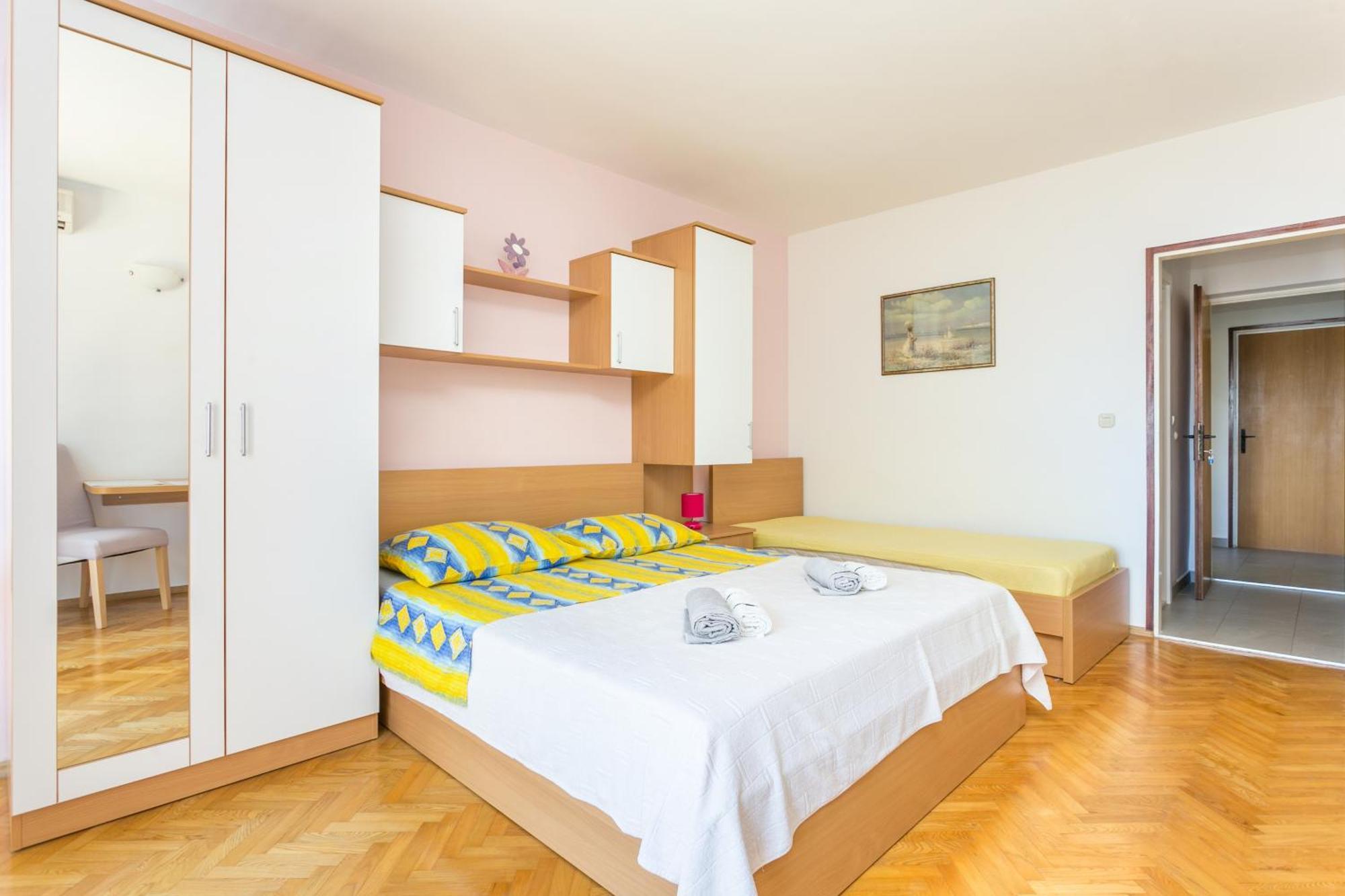 Apartments By The Sea Brela, Makarska - 18356 חדר תמונה